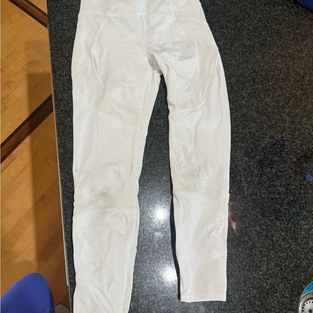 Lululemon White Athletic Leggings. Size 6/8 medium.  They fit snug.